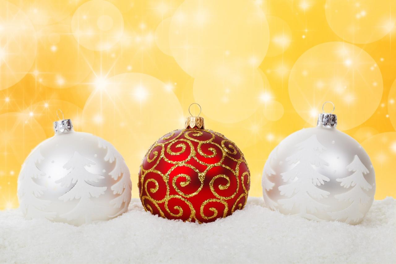 Seasonal Campaigns to Promote Accessories Collections